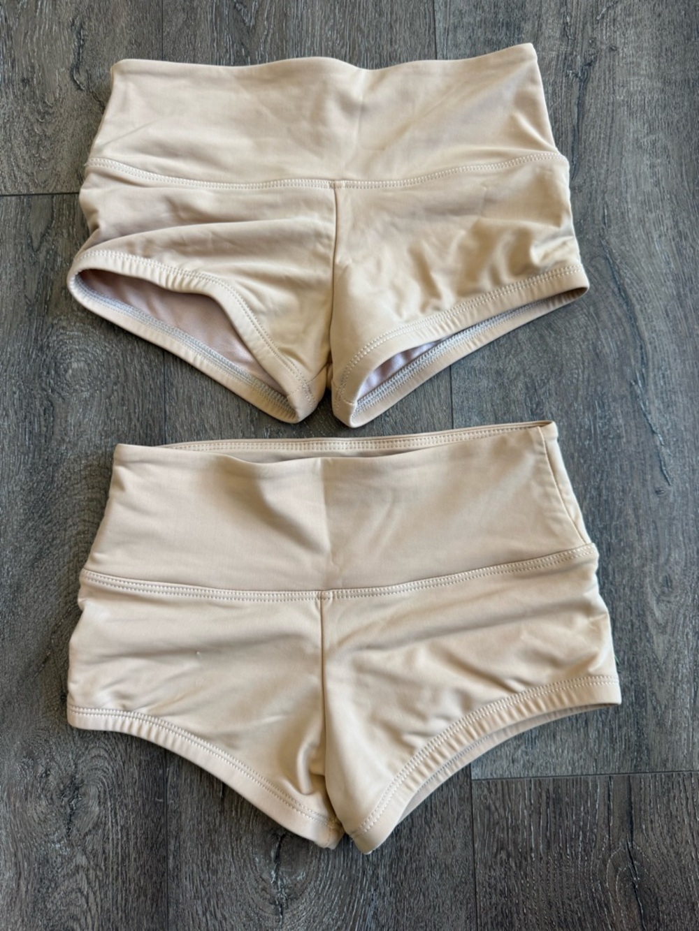 ilo gear Beige Athletic Shorts Women’s size small
